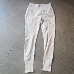 ALO Yoga Cream Leggings